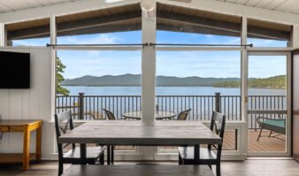 A Lake George resort with a dining room overlooking the lake.