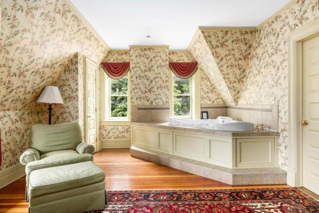 Lake George resort with a bathroom featuring floral wallpaper and a jacuzzi tub at Erlowest.