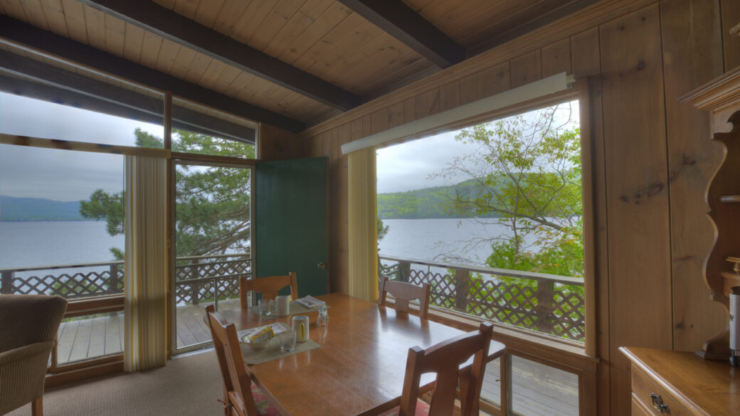 A lakefront dining room with a view of Lake George.